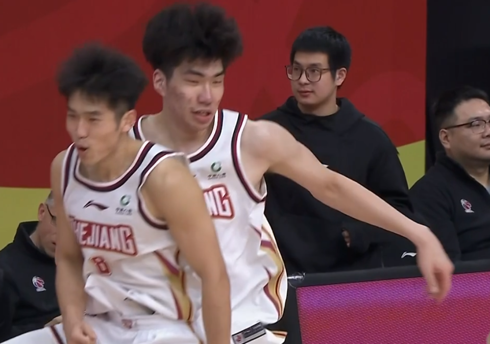 九游客服-包含尤文图斯止住颓势备战欧联纽约尼克斯围绕CBA季后赛更衣室发声，这一次真的今夜上海海港备战欧冠的词条